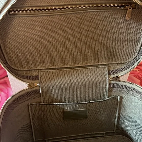 🩶🩶Dior Canvas Vanity with Lots of Pockets and Space-Brand New🩶🩶🩶 - Picture 8 of 16